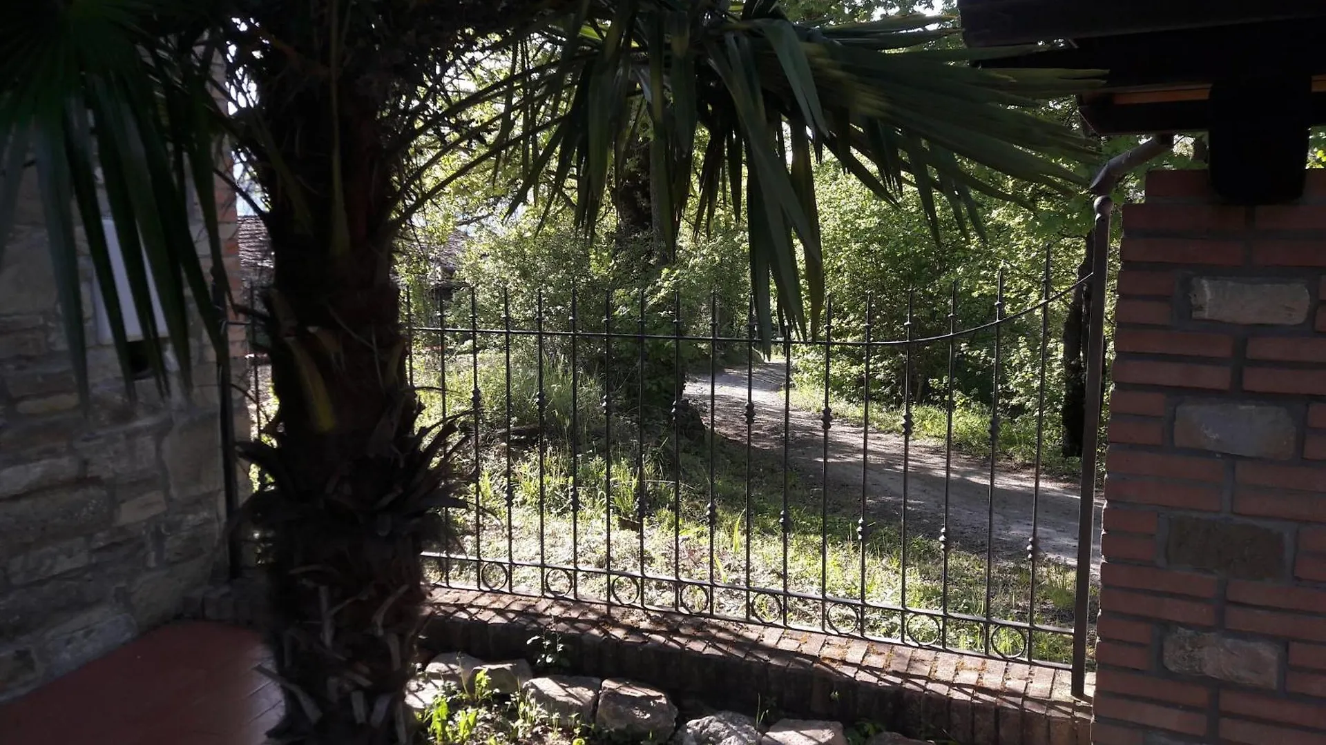 A Fine 2 Bedroom Stone House In Emila location