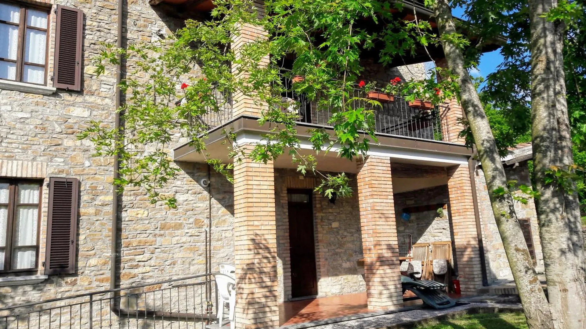 A Fine 2 Bedroom Stone House In Emila Piacenza