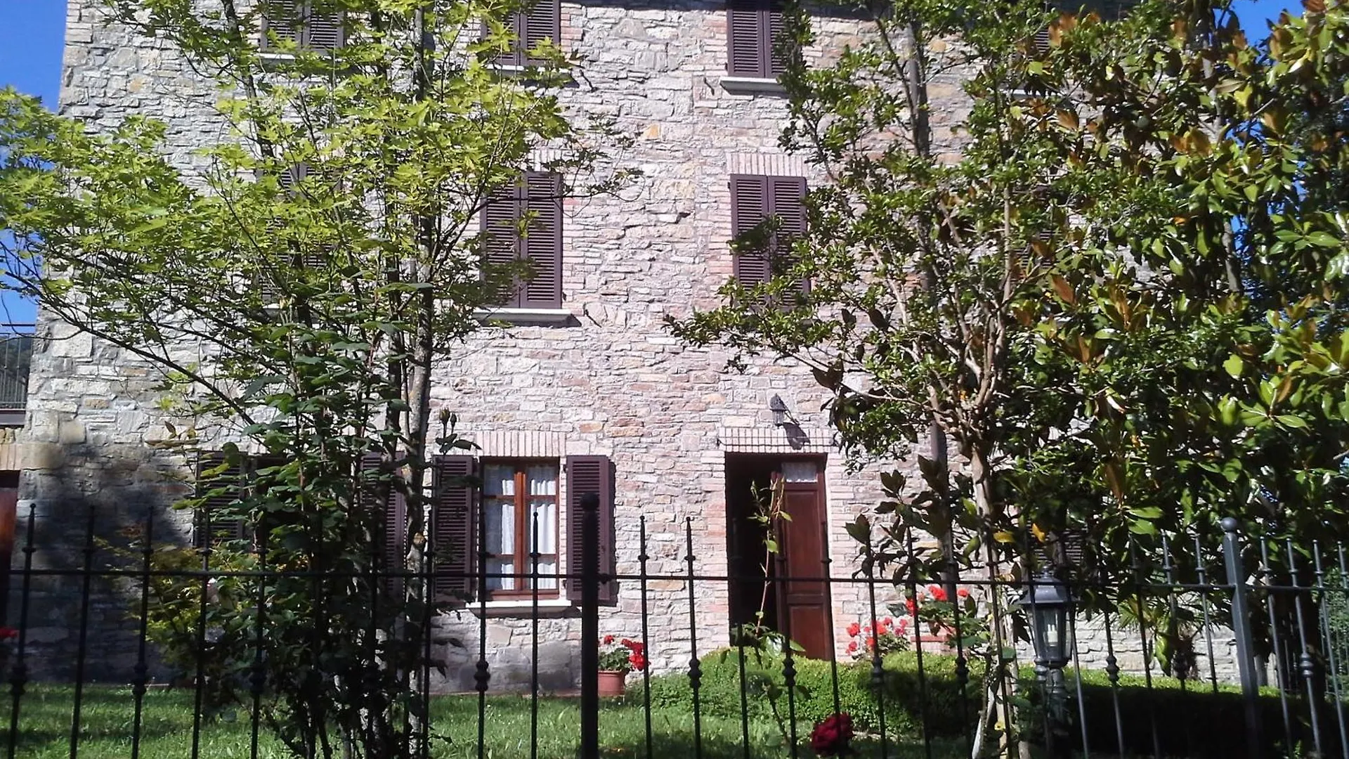 A Fine 2 Bedroom Stone House In Emila Piacenza Italy